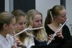 Fløytegruppe spiller på elevforestilling