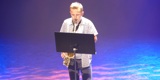 Saxofonelev spiller på elevforestilling