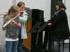 Fløyteelever spiller på elevforestilling